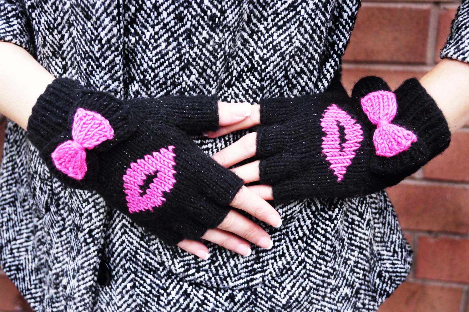 “Be My Valentine” Fingerless Gloves