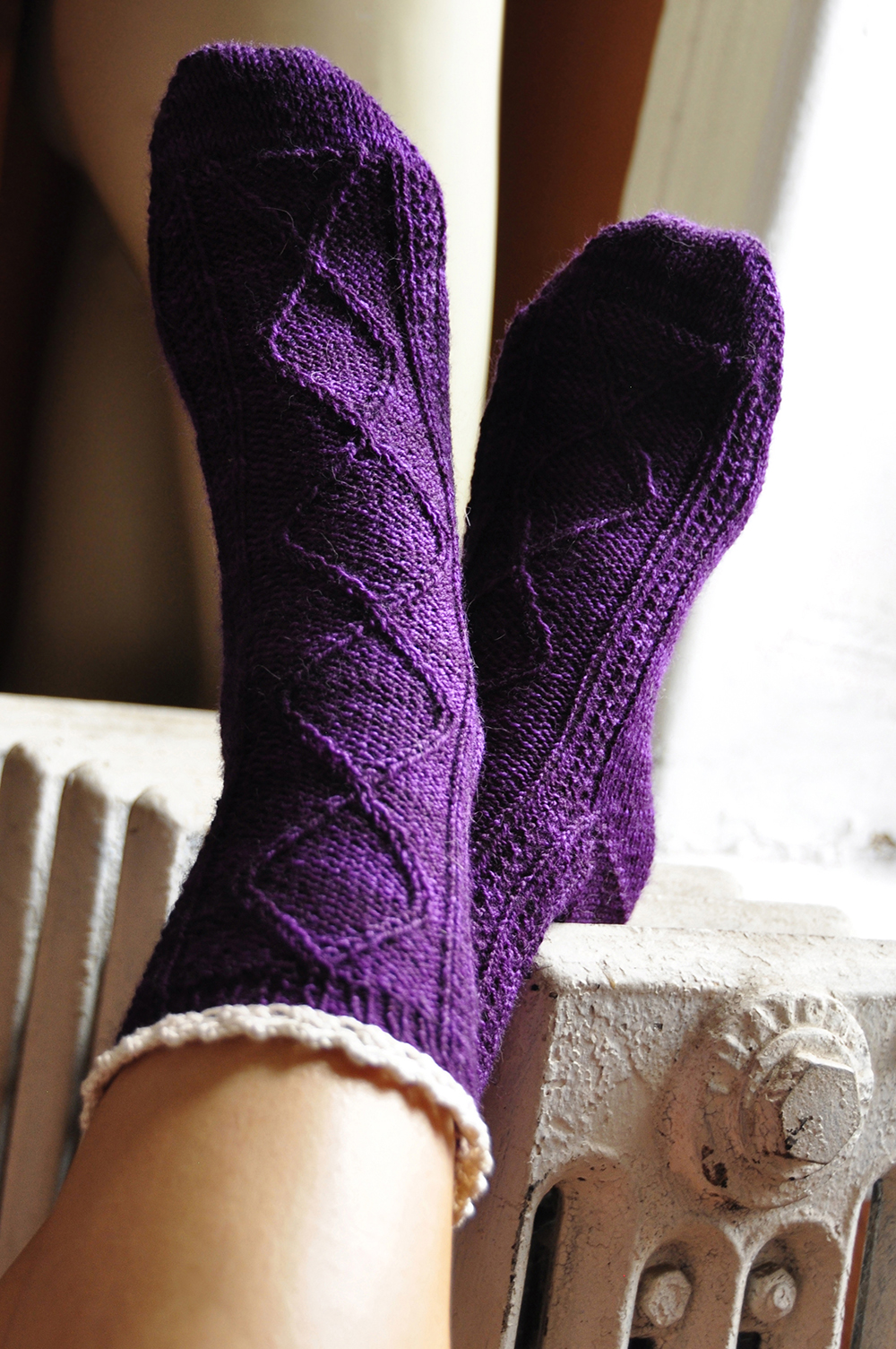 “Diamond in the Ruffle” Cable Knit Socks