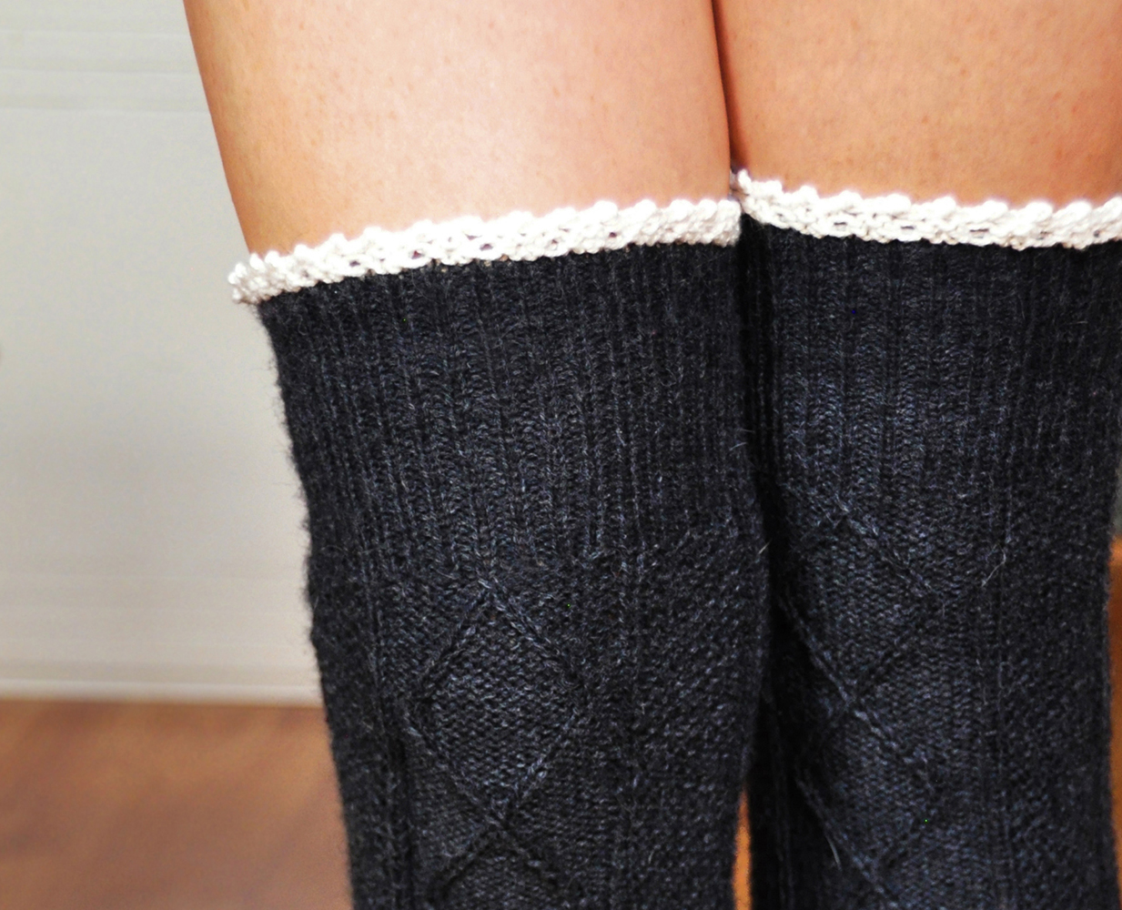 “Diamond in the Ruffle” Cable Knits Socks